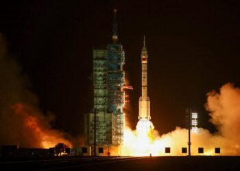 China lança missão para se preparar para ida à Lua; astronauta chinês passará um ano no espaço pela primeira vez