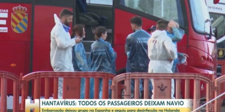 Navio de cruzeiro atingido por hantavírus atraca na Holanda