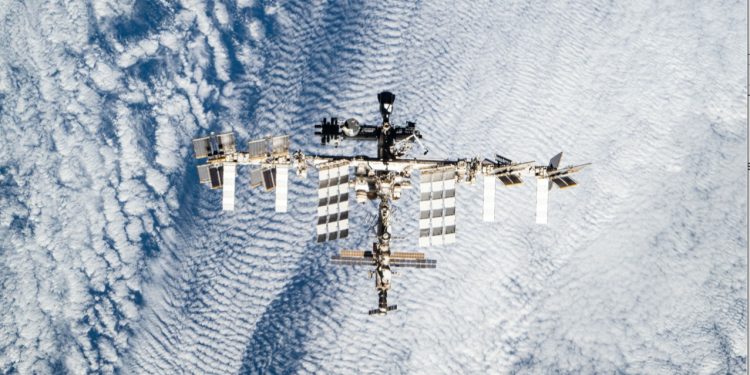 Vazamento de ar na ISS acende alerta sobre desgaste da estação espacial